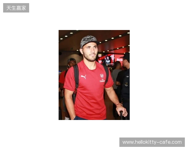 英超官方晒出图片：阿森纳U15全员抵达北京