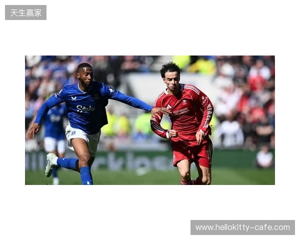 记者：琼斯正考虑结束16年红军生涯，维拉热刺国米有意